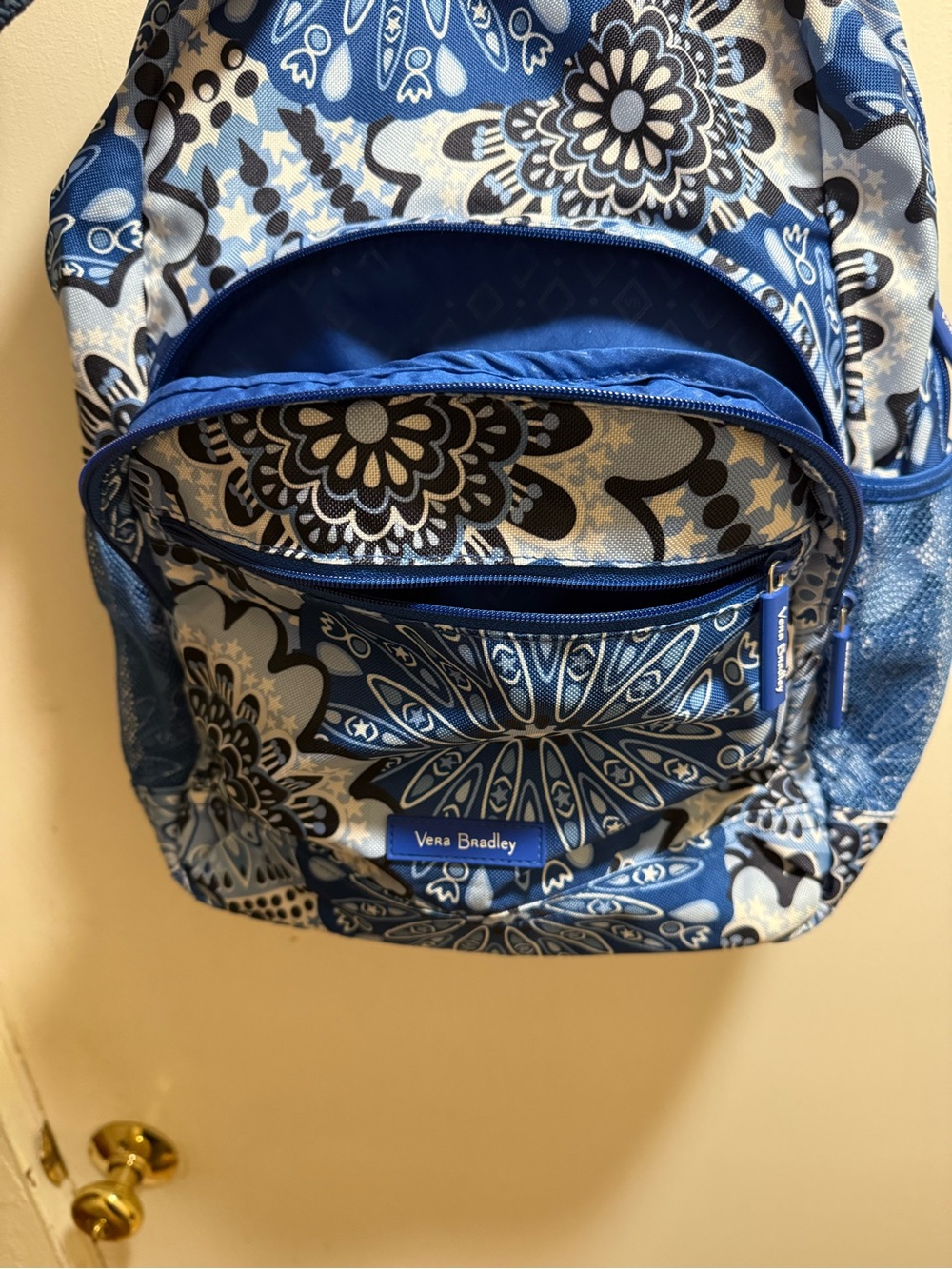Vera Bradley Blue and White Paisley lighten up Backpack. EUC like new! - Picture 3 of 9